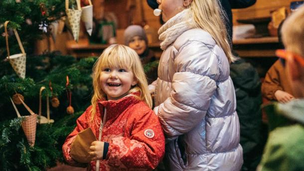 Juletræspyntning Færgegården