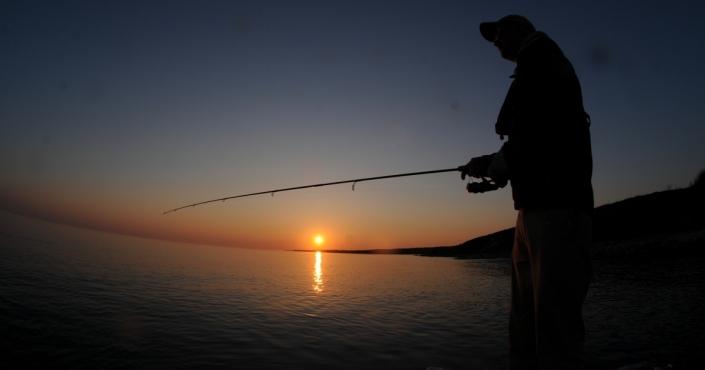 Fiskeri ved solnedgang