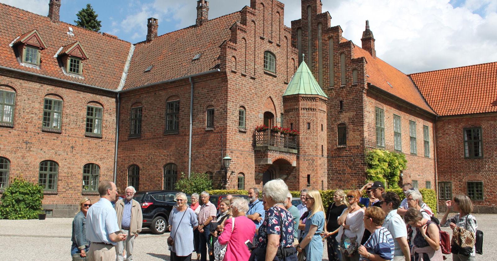Køb billet til Roskilde Kloster sommerrundvisninger