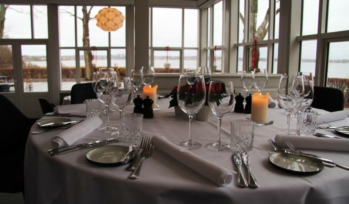 Julefrokost i fjordlandet på restaurant Vigen servering